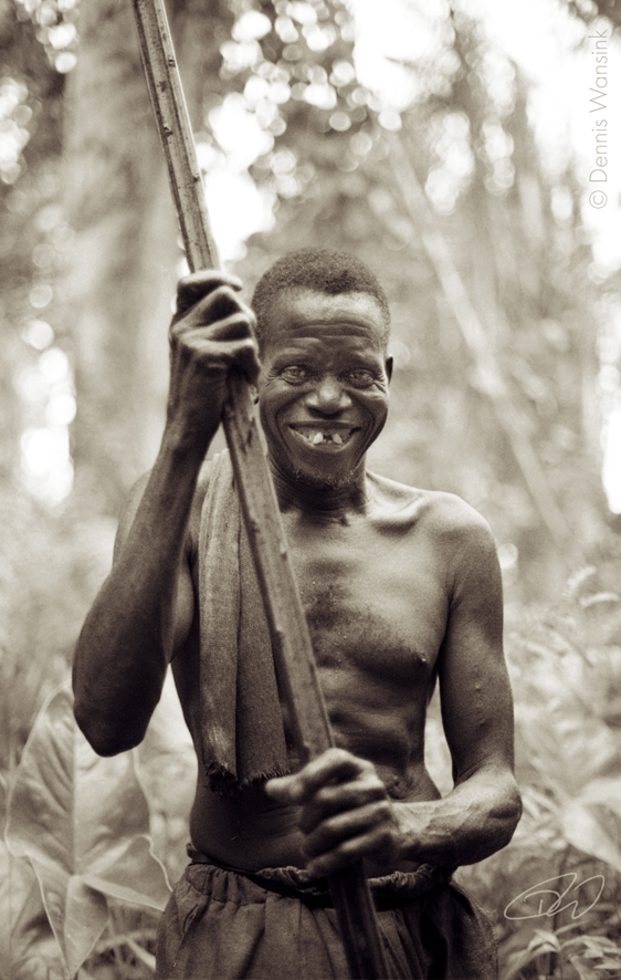 Palm beer brewer in Benin jungle (© Dennis Wansink)