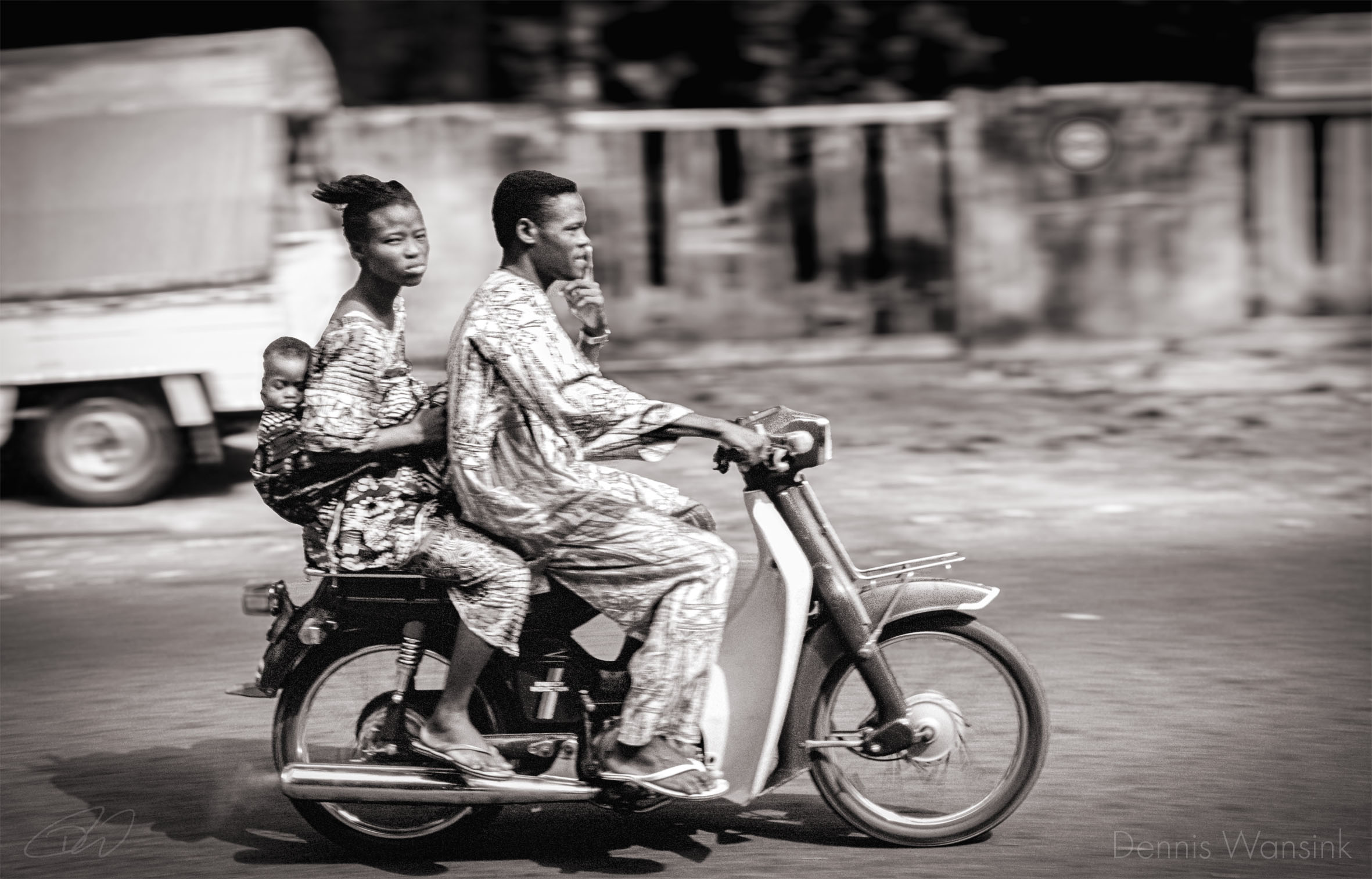 Motor taxi, Benin (© Dennis Wansink)